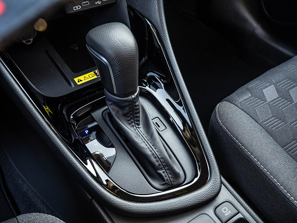 Fahrzeugansicht TOYOTA Yaris Hybrid Teamplayer - Bild 17