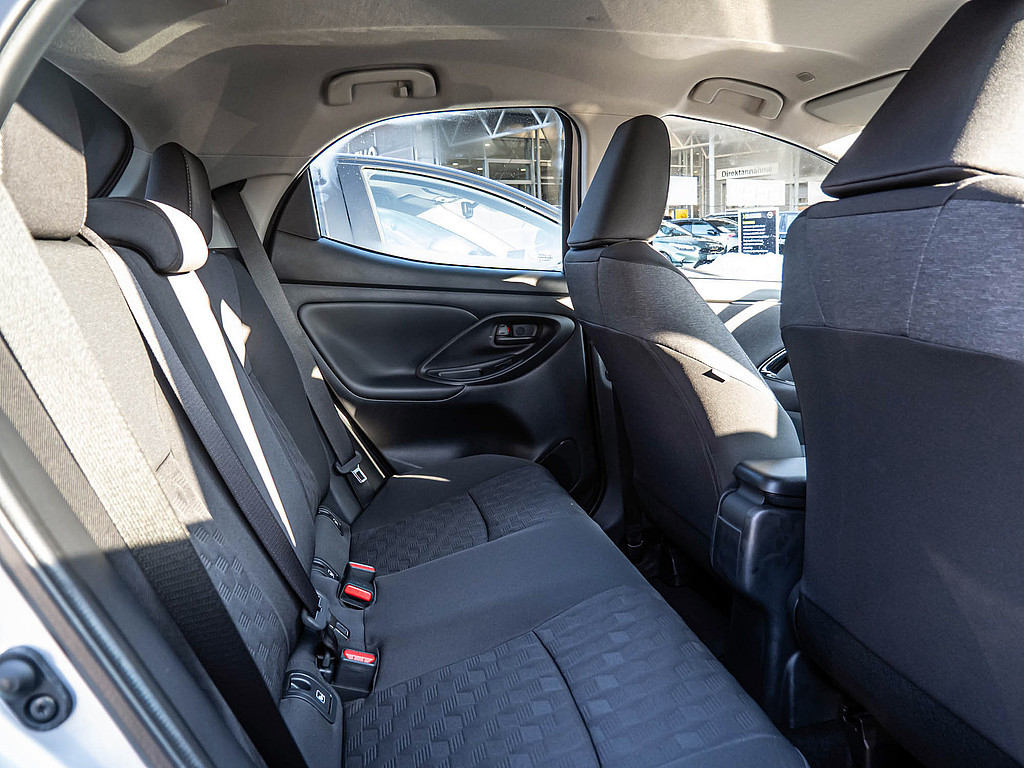 Fahrzeugansicht TOYOTA Yaris Hybrid Teamplayer - Bild 30