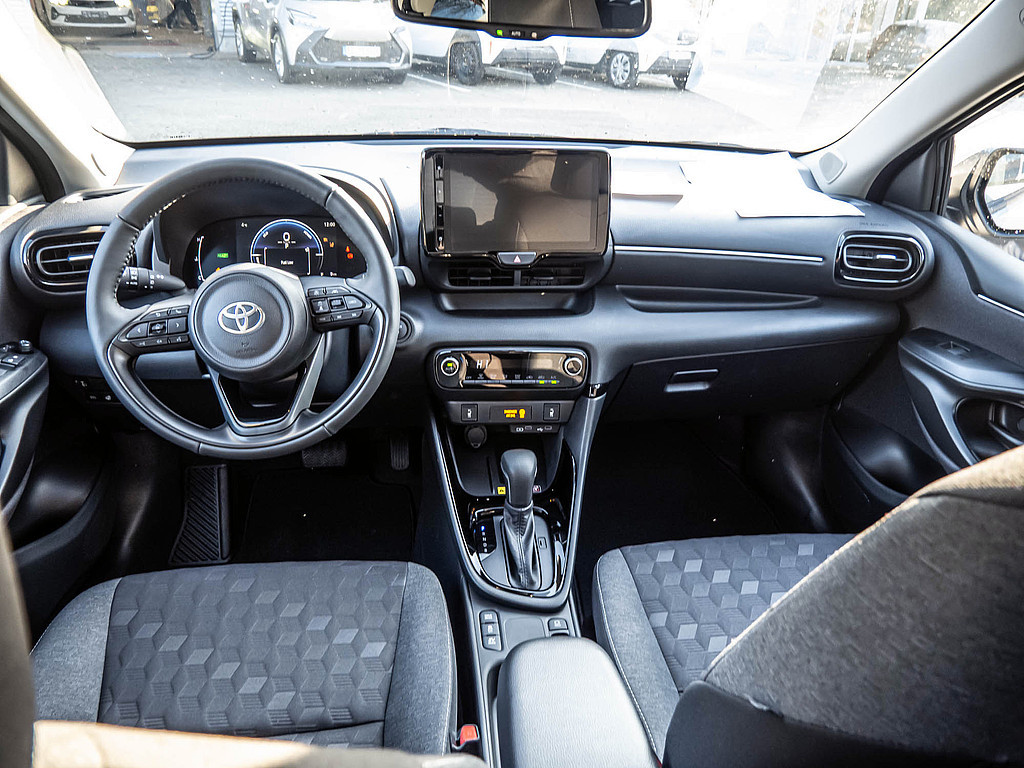 Fahrzeugansicht TOYOTA Yaris Hybrid Teamplayer - Bild 31
