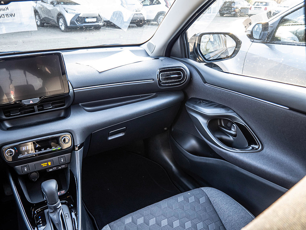 Fahrzeugansicht TOYOTA Yaris Hybrid 1.5 VVT-iE Teamplayer - Bild 26