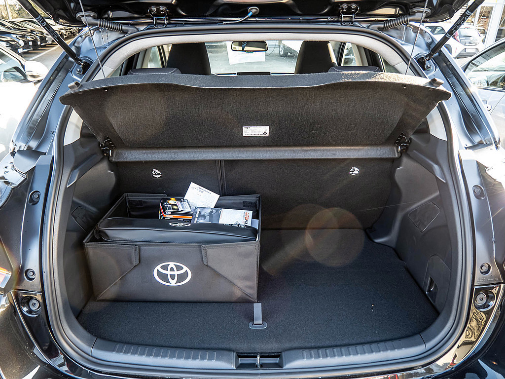 Fahrzeugansicht TOYOTA Yaris Hybrid 1.5 Teamplayer - Bild 4