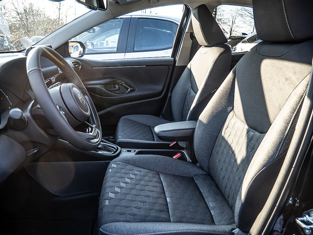 Fahrzeugansicht TOYOTA Yaris Hybrid 1.5 Teamplayer - Bild 6