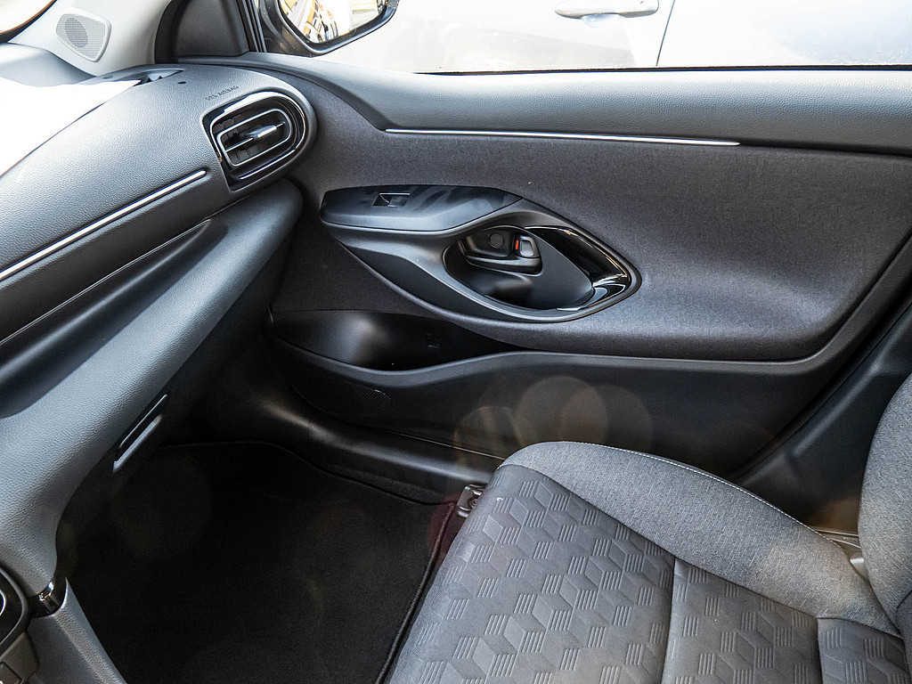 Fahrzeugansicht TOYOTA Yaris Hybrid 1.5 Teamplayer - Bild 18