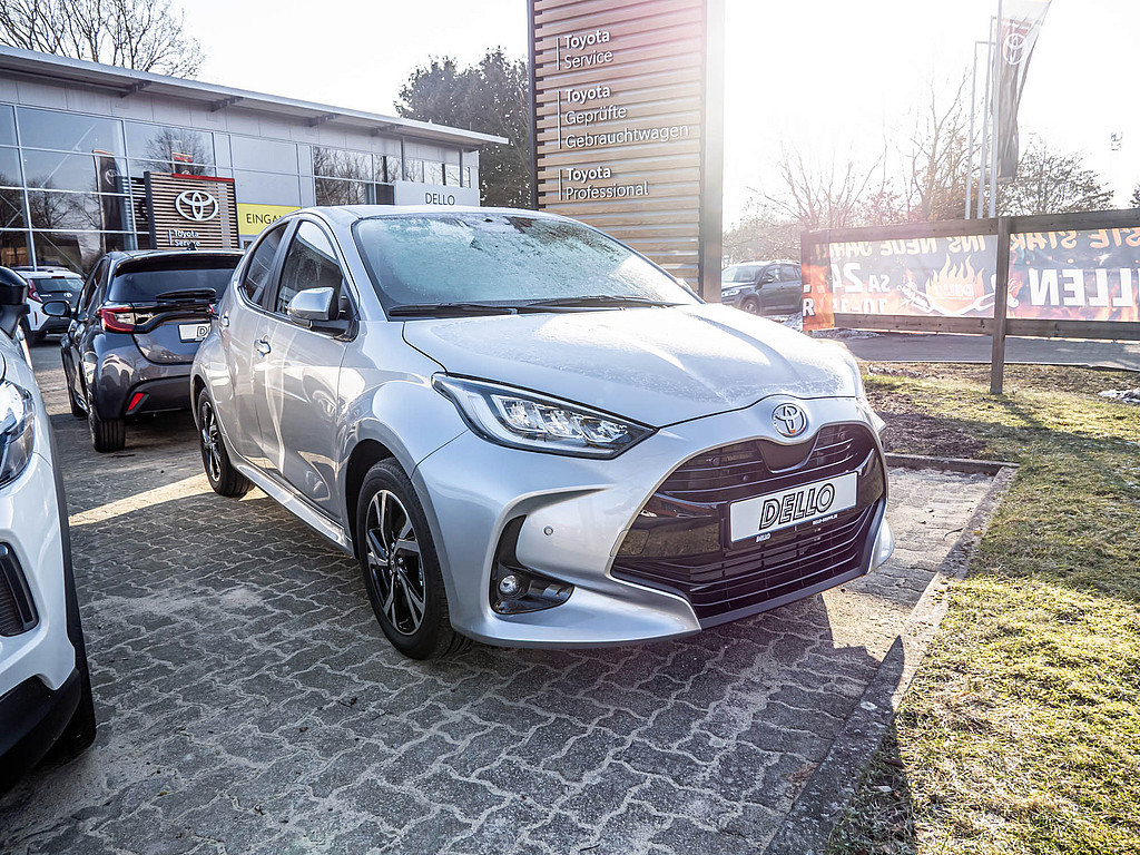 Fahrzeugansicht TOYOTA Yaris Hybrid 1.5 VVT-iE Teamplayer - Bild 3