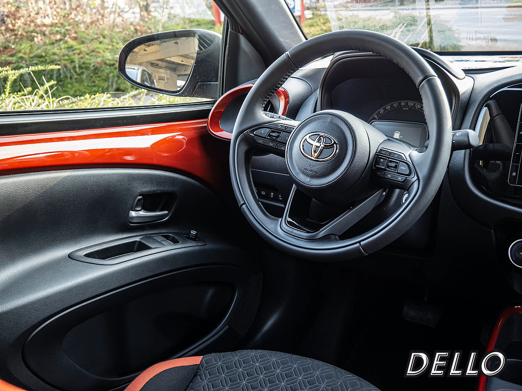 Fahrzeugansicht TOYOTA Aygo X 1.0 Teamplayer - Bild 2