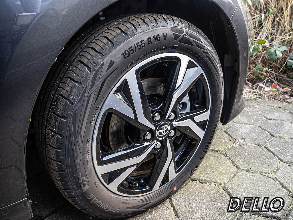 Fahrzeugansicht TOYOTA Yaris Hybrid 1.5 VVT-iE Teamplayer - Bild 2