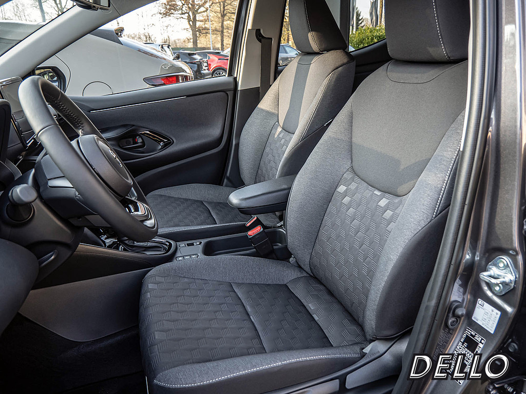 Fahrzeugansicht TOYOTA Yaris Hybrid 1.5 VVT-iE Teamplayer - Bild 7