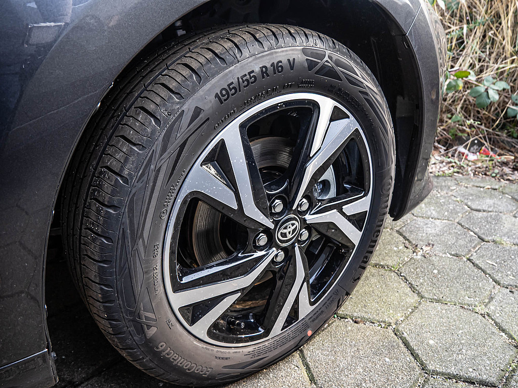 Fahrzeugansicht TOYOTA Yaris Hybrid 1.5 VVT-iE Teamplayer - Bild 2