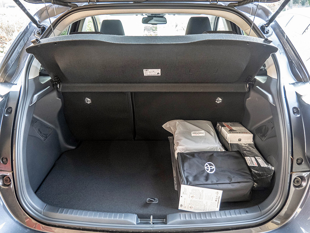 Fahrzeugansicht TOYOTA Yaris Hybrid 1.5 VVT-iE Teamplayer - Bild 3