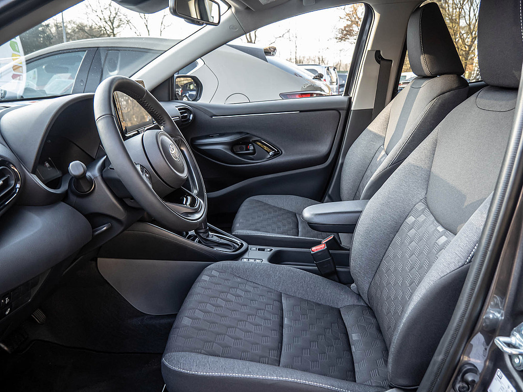 Fahrzeugansicht TOYOTA Yaris Hybrid 1.5 VVT-iE Teamplayer - Bild 6