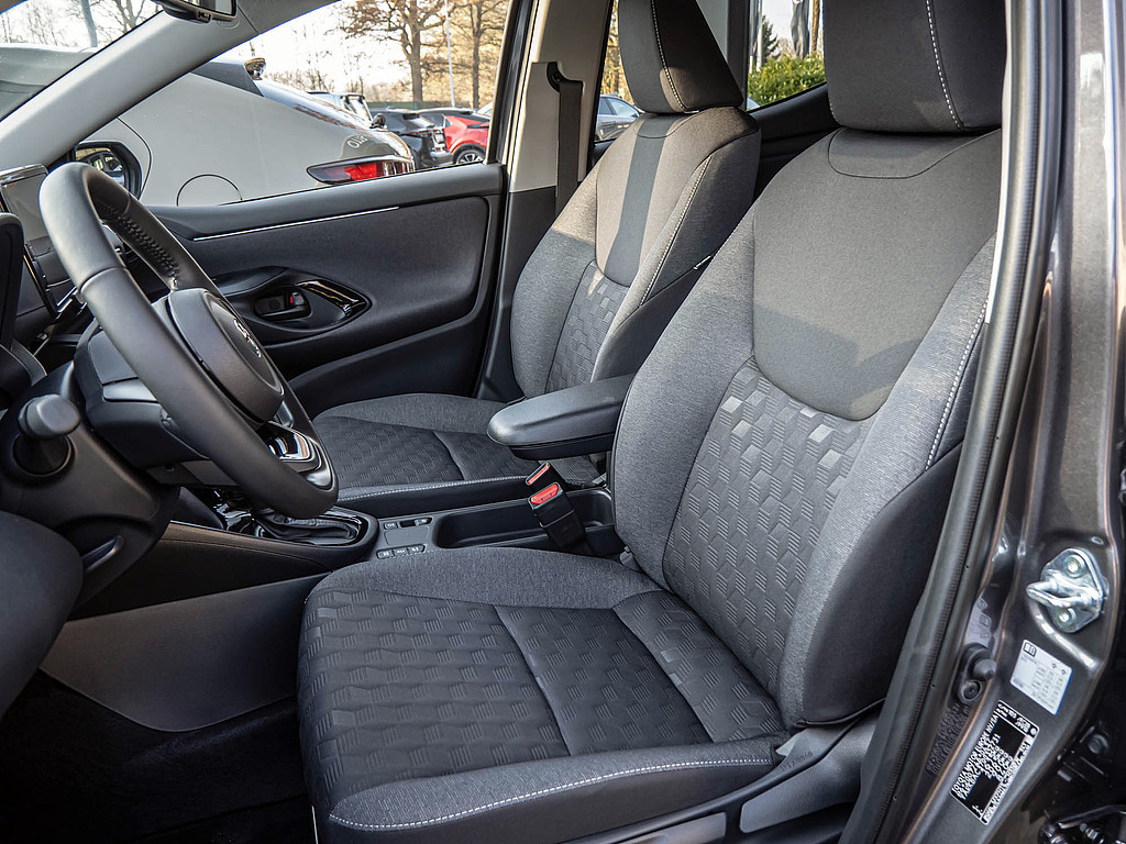 Fahrzeugansicht TOYOTA Yaris Hybrid 1.5 VVT-iE Teamplayer - Bild 7