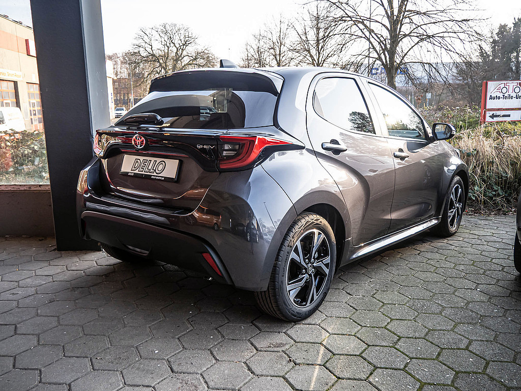 Fahrzeugansicht TOYOTA Yaris Hybrid 1.5 VVT-iE Teamplayer - Bild 12