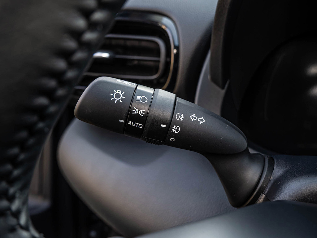 Fahrzeugansicht TOYOTA Yaris Hybrid 1.5 VVT-iE Teamplayer - Bild 17