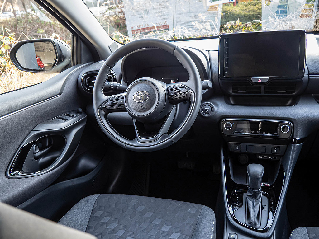 Fahrzeugansicht TOYOTA Yaris Hybrid 1.5 VVT-iE Teamplayer - Bild 25