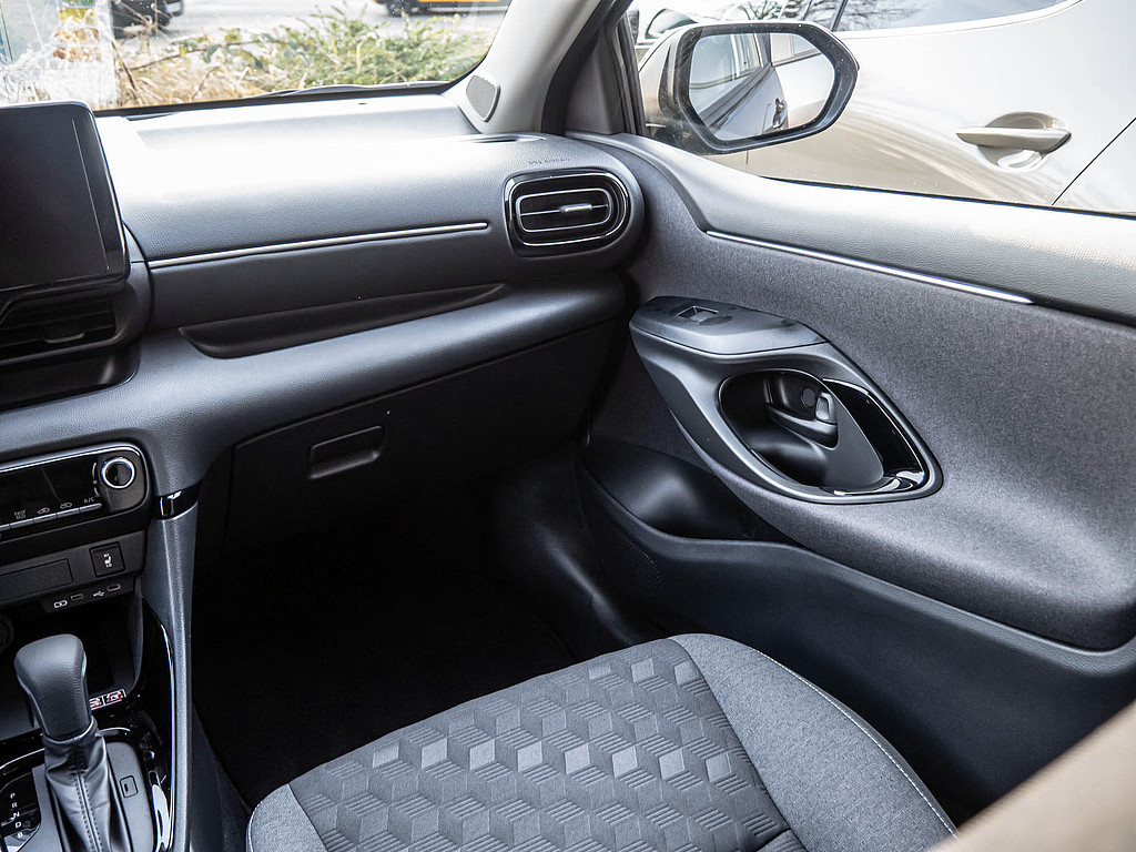 Fahrzeugansicht TOYOTA Yaris Hybrid 1.5 VVT-iE Teamplayer - Bild 26