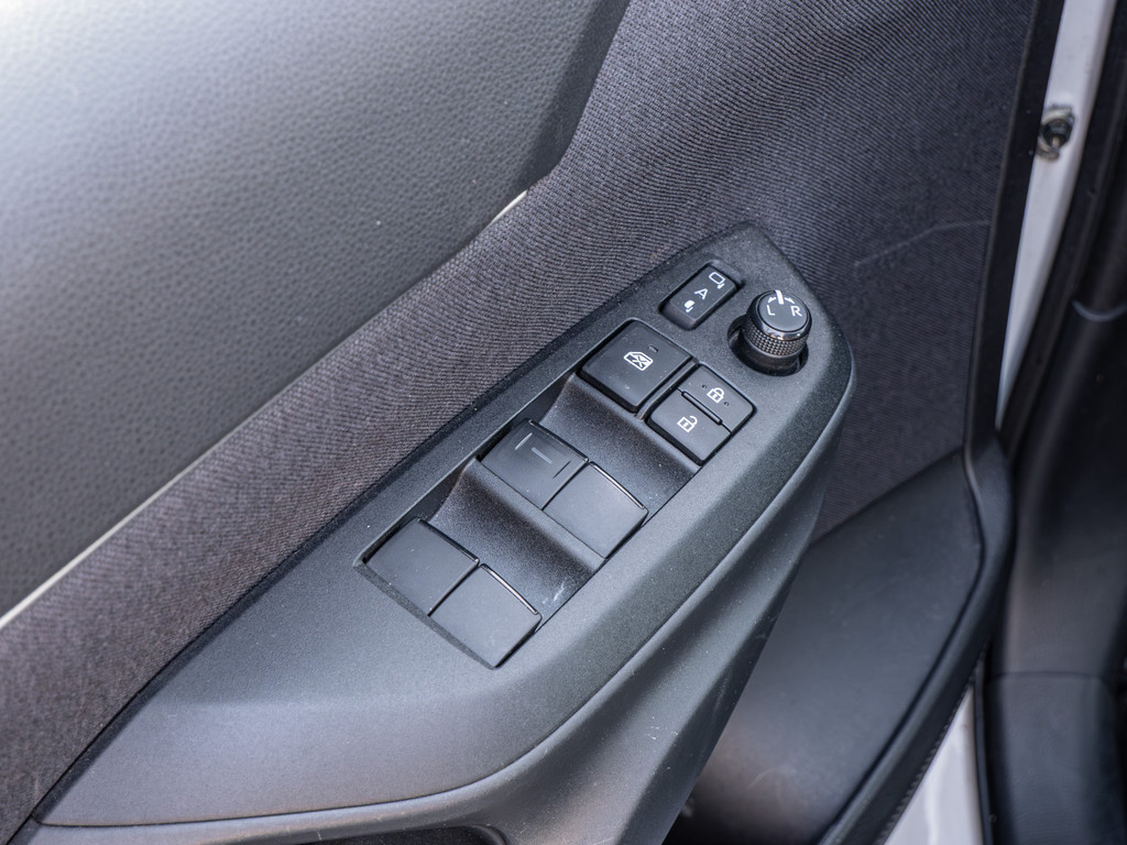 Fahrzeugansicht TOYOTA Yaris Cross Hybrid 1.5 VVT-i Team D - Bild 28