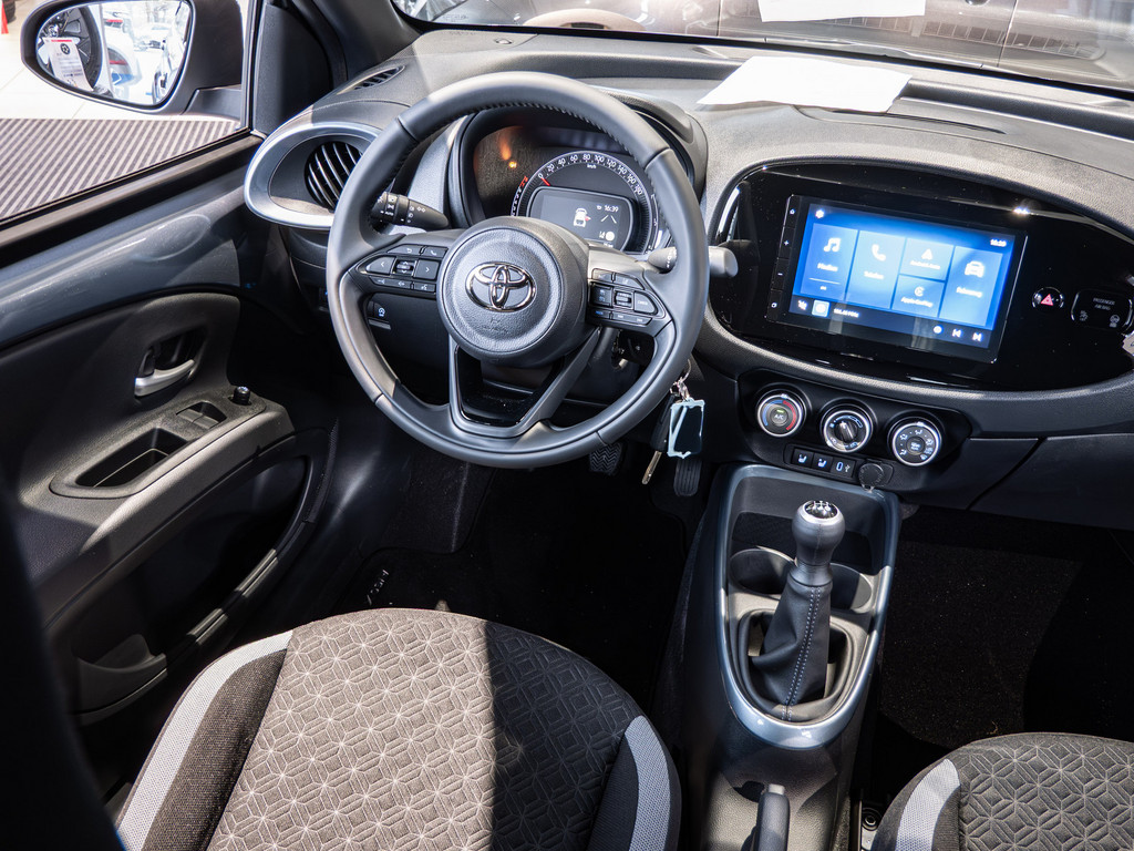 Fahrzeugansicht TOYOTA Aygo X 1.0 Teamplayer - Bild 2