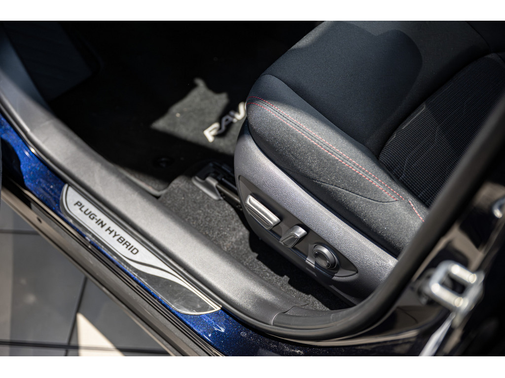 Fahrzeugansicht TOYOTA RAV 4 2.5 Plug-in Hybrid 4x4 Teamplayer - Bild 35