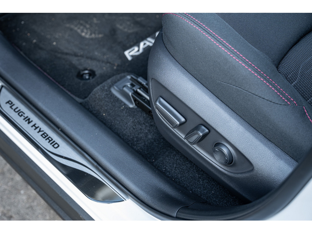 Fahrzeugansicht TOYOTA RAV 4 2.5 Plug-in Hybrid 4x4 Teamplayer - Bild 39