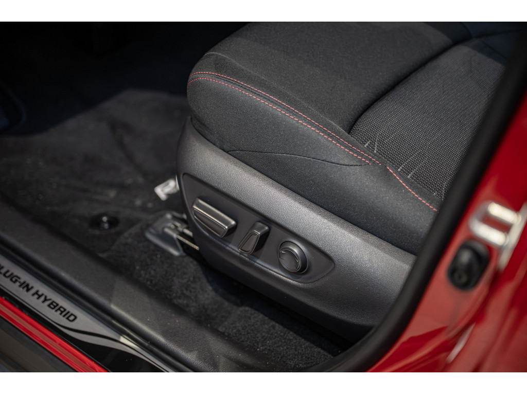 Fahrzeugansicht TOYOTA RAV 4 2.5 Plug-in Hybrid 4x4 Teamplayer - Bild 36