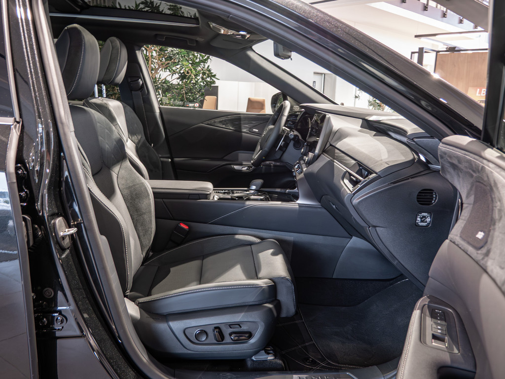 Fahrzeugansicht LEXUS RX 450h + E-Four Luxury - Bild 2