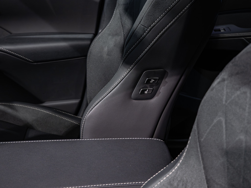 Fahrzeugansicht LEXUS RX 450h + E-Four Luxury - Bild 31