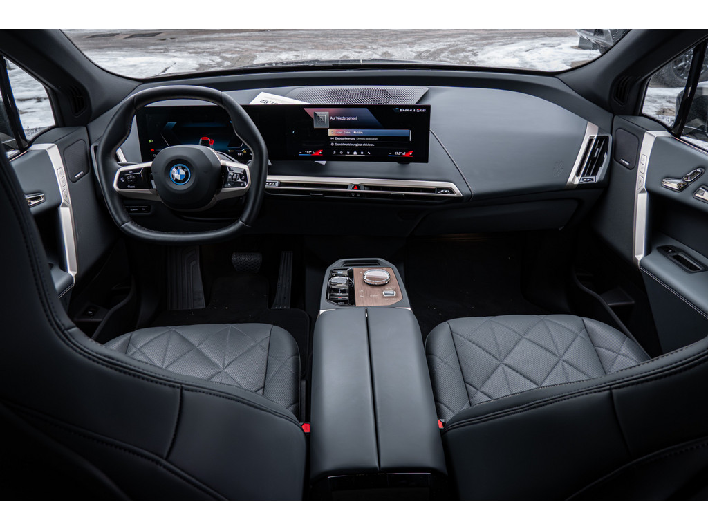 Fahrzeugansicht BMW iX xDrive40 SPORT ELEKTRO - Bild 6