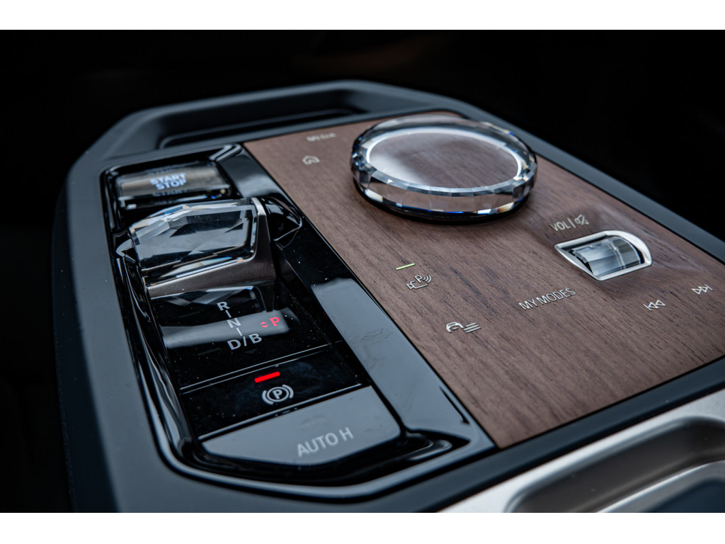 Fahrzeugansicht BMW iX xDrive40 SPORT ELEKTRO - Bild 18