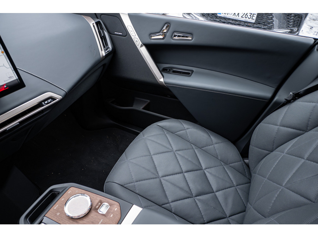 Fahrzeugansicht BMW iX xDrive40 SPORT ELEKTRO - Bild 20