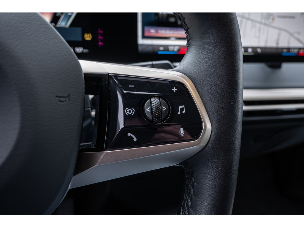 Fahrzeugansicht BMW iX xDrive40 SPORT ELEKTRO - Bild 26