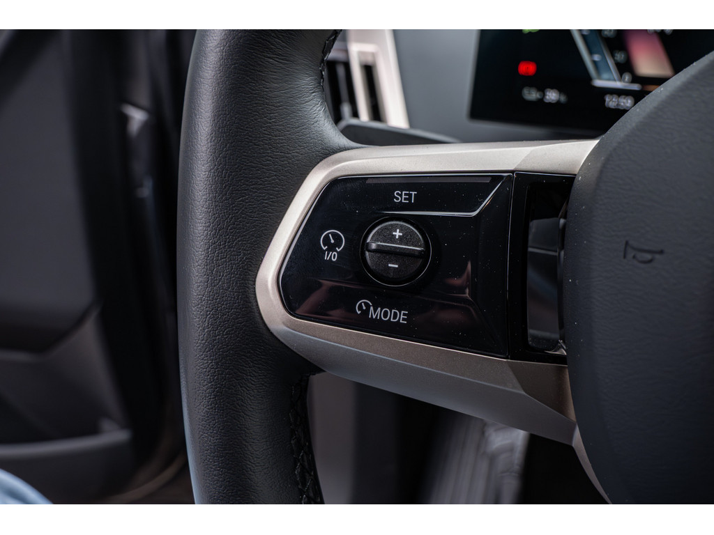 Fahrzeugansicht BMW iX xDrive40 SPORT ELEKTRO - Bild 27