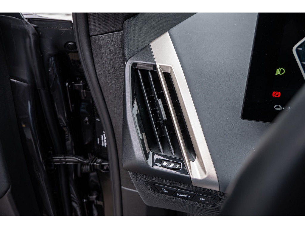 Fahrzeugansicht BMW iX xDrive40 SPORT ELEKTRO - Bild 28