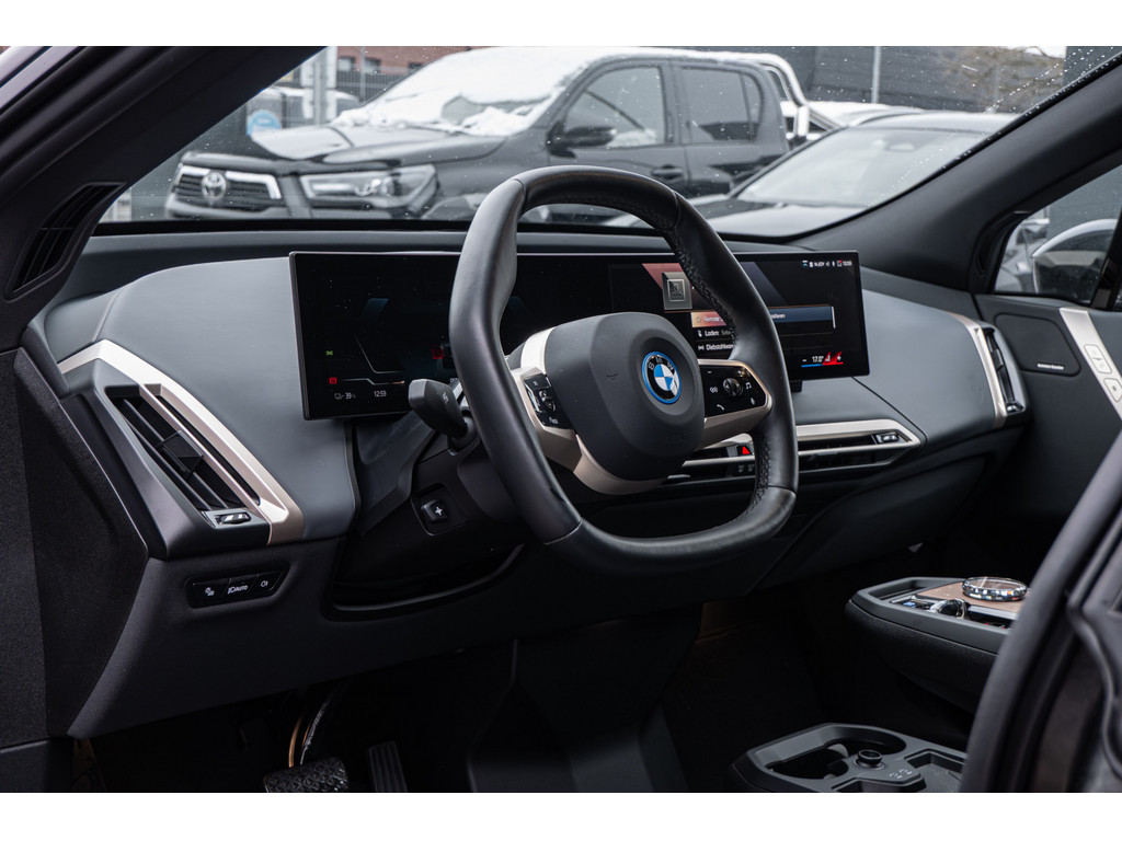 Fahrzeugansicht BMW iX xDrive40 SPORT ELEKTRO - Bild 29