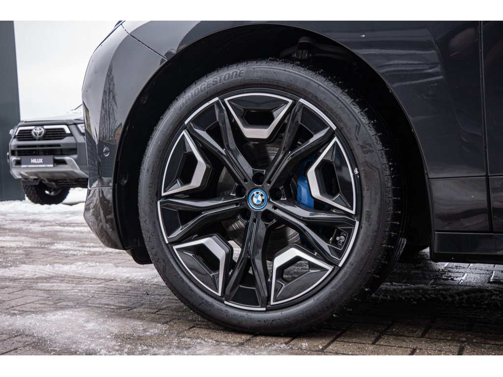 Fahrzeugansicht BMW iX xDrive40 SPORT ELEKTRO - Bild 35