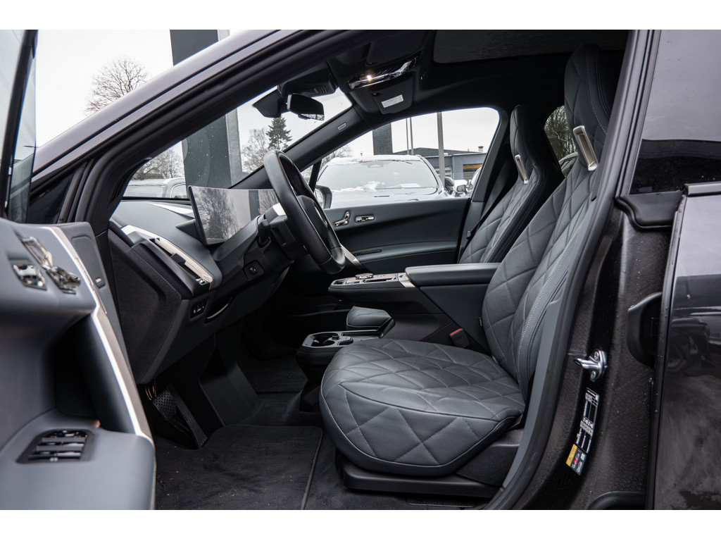 Fahrzeugansicht BMW iX xDrive40 SPORT ELEKTRO - Bild 37