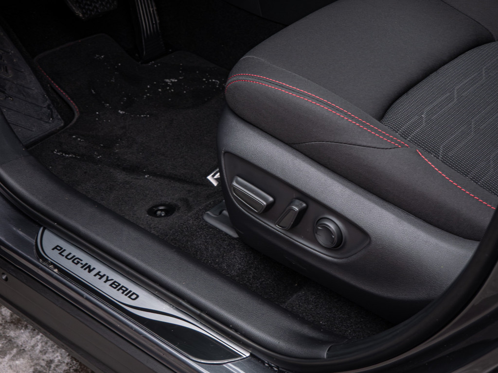 Fahrzeugansicht TOYOTA RAV 4 2.5 Plug-in Hybrid 4x4 Teamplayer - Bild 38