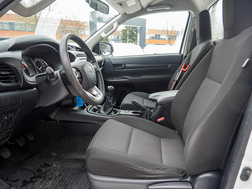 Fahrzeugansicht TOYOTA Hilux 2.4 D-4D Duty - Bild 8