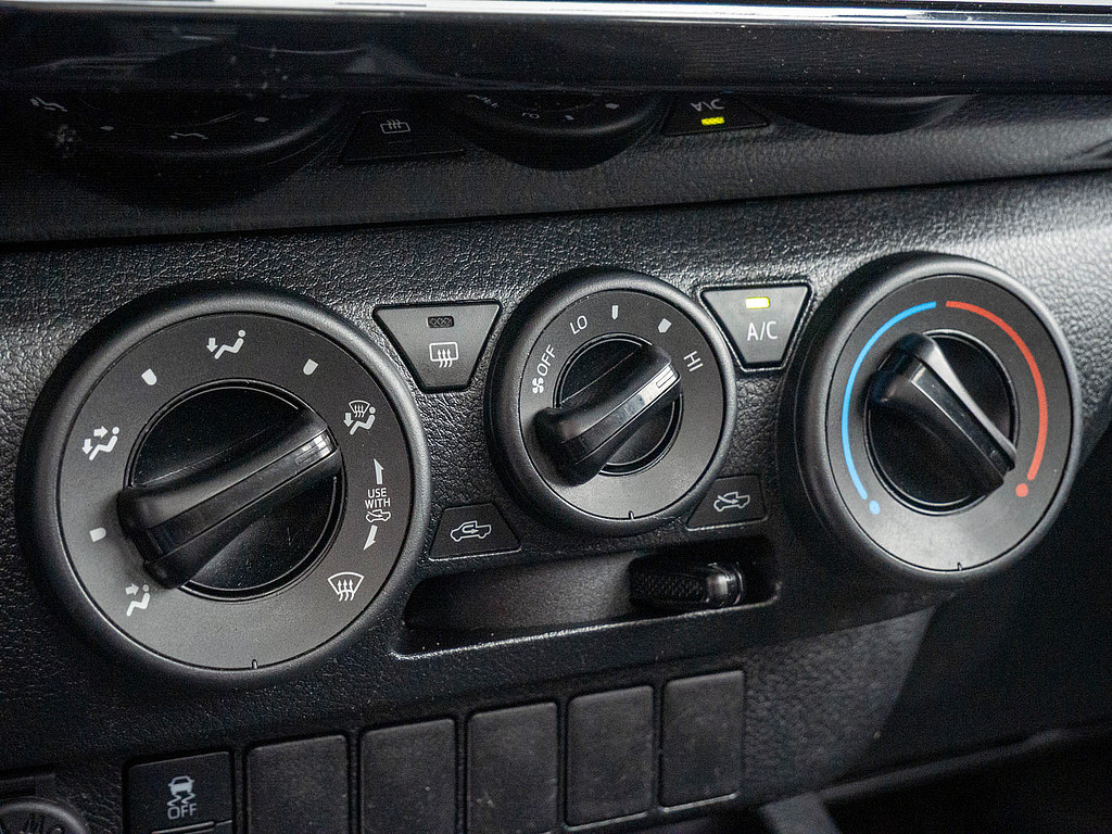 Fahrzeugansicht TOYOTA Hilux 2.4 D-4D Duty - Bild 15