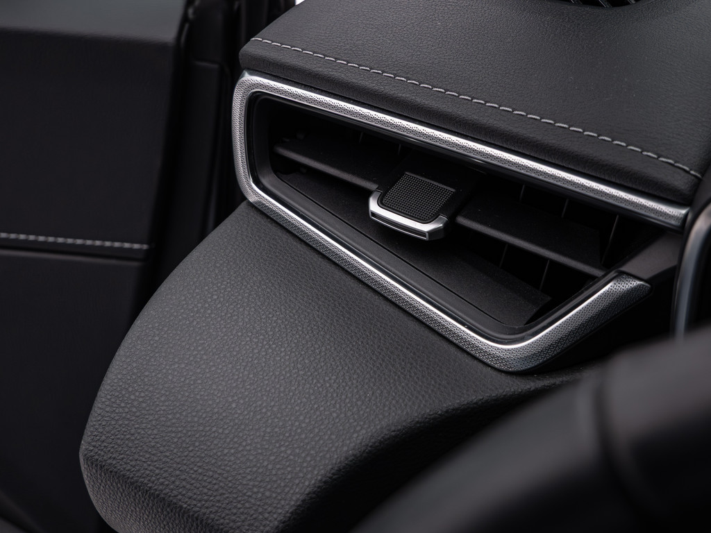 Fahrzeugansicht TOYOTA Corolla 2.0 Hybrid Lounge - Bild 31