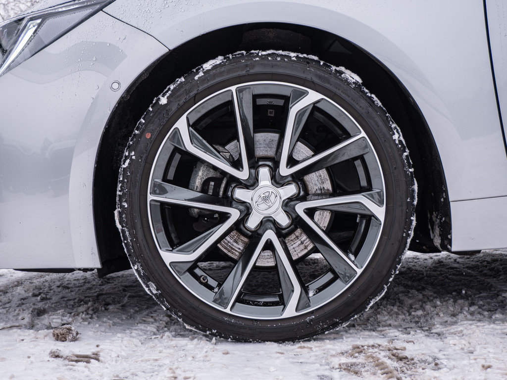 Fahrzeugansicht TOYOTA Corolla 2.0 Hybrid Lounge - Bild 2