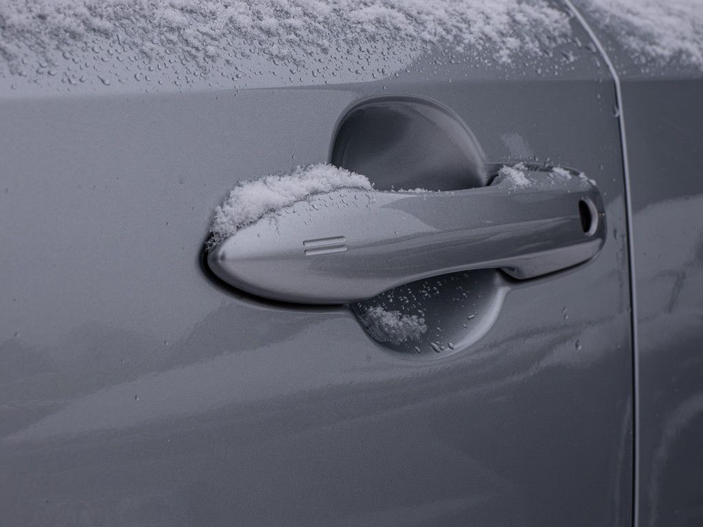 Fahrzeugansicht TOYOTA Corolla 2.0 Hybrid Lounge - Bild 3