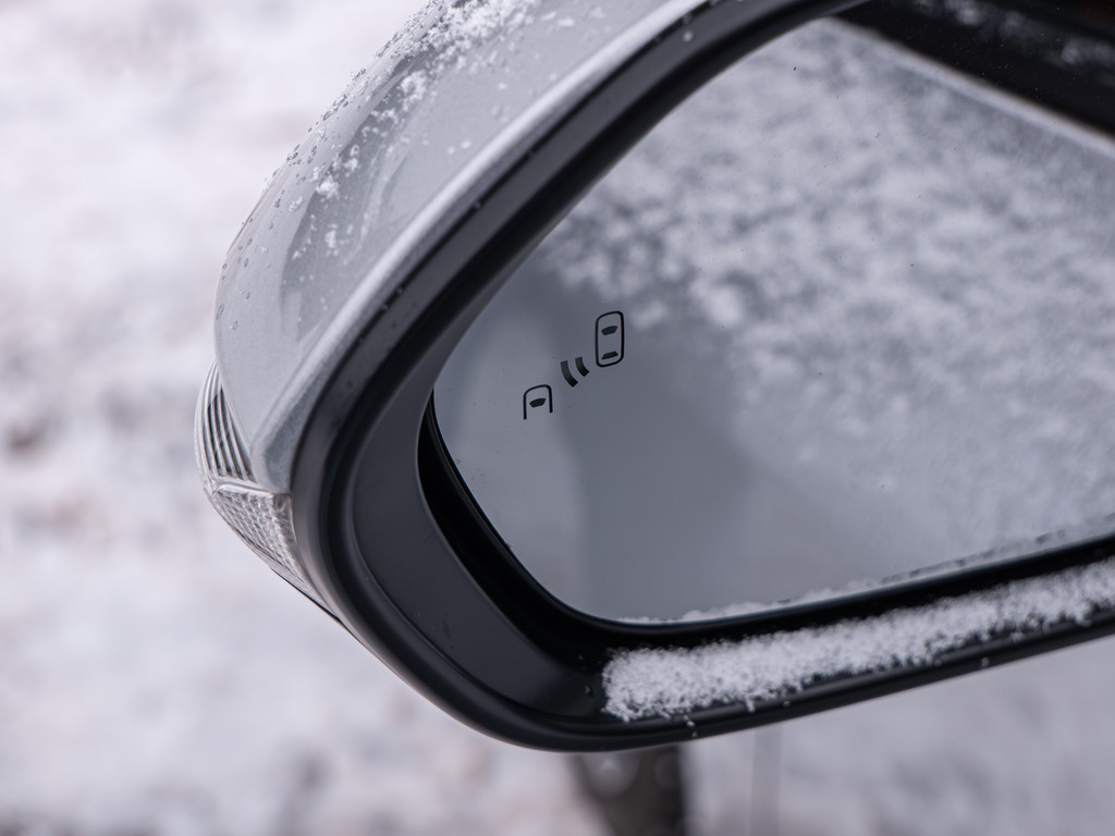 Fahrzeugansicht TOYOTA Corolla 2.0 Hybrid Lounge - Bild 4