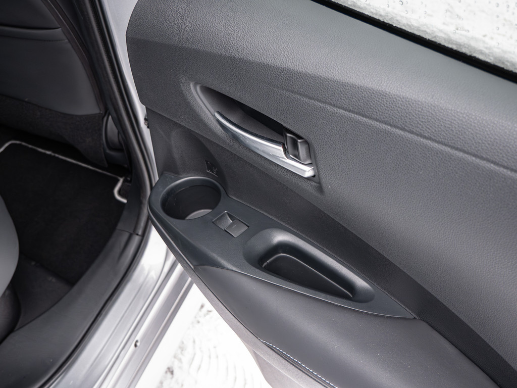 Fahrzeugansicht TOYOTA Corolla 2.0 Hybrid Lounge - Bild 8