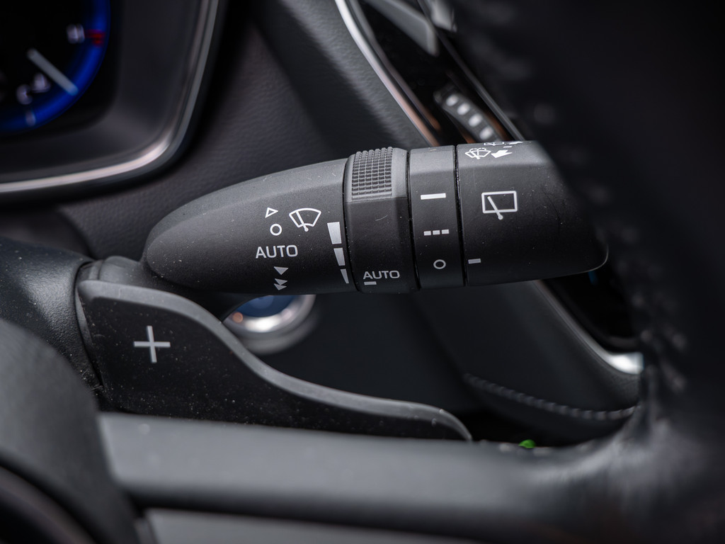 Fahrzeugansicht TOYOTA Corolla 2.0 Hybrid Lounge - Bild 25