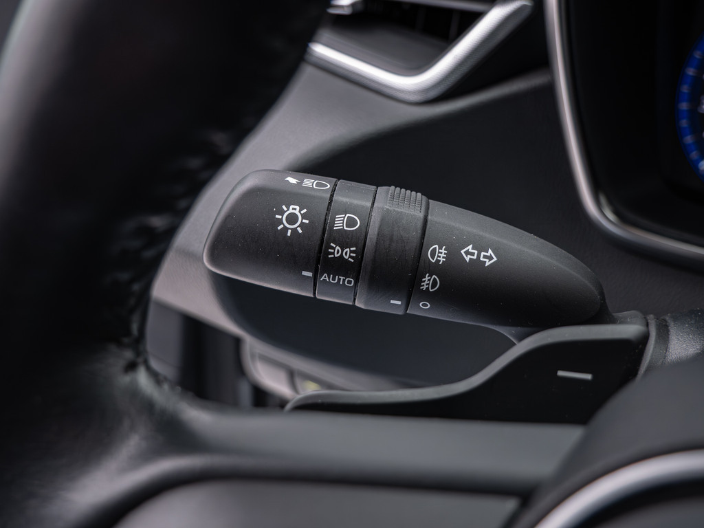 Fahrzeugansicht TOYOTA Corolla 2.0 Hybrid Lounge - Bild 26