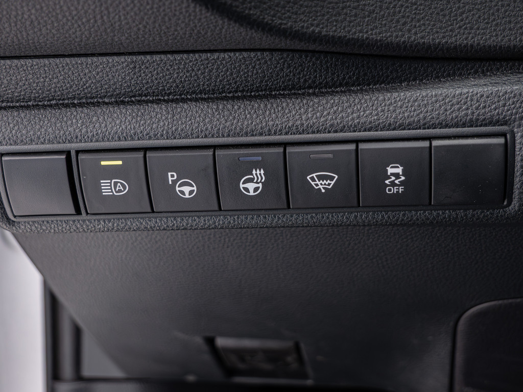 Fahrzeugansicht TOYOTA Corolla 2.0 Hybrid Lounge - Bild 32