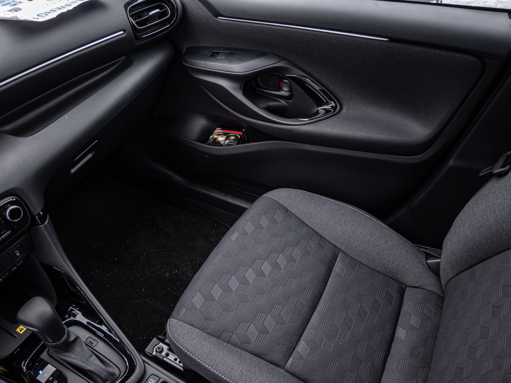 Fahrzeugansicht TOYOTA Yaris 1.5 Hybrid Teamplayer - Bild 17