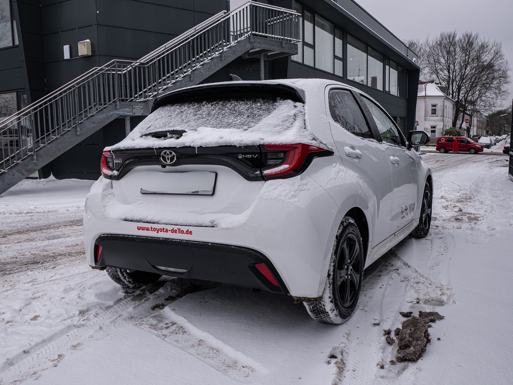 Fahrzeugansicht TOYOTA Yaris 1.5 Hybrid Teamplayer - Bild 31