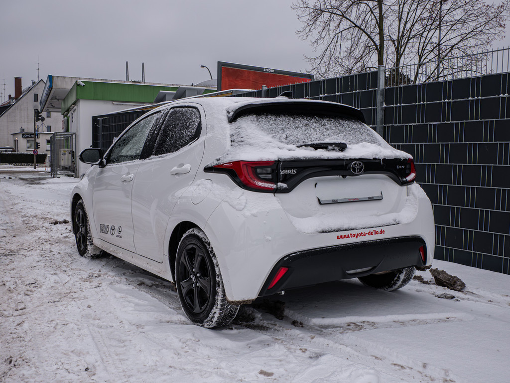 Fahrzeugansicht TOYOTA Yaris 1.5 Hybrid Teamplayer - Bild 33