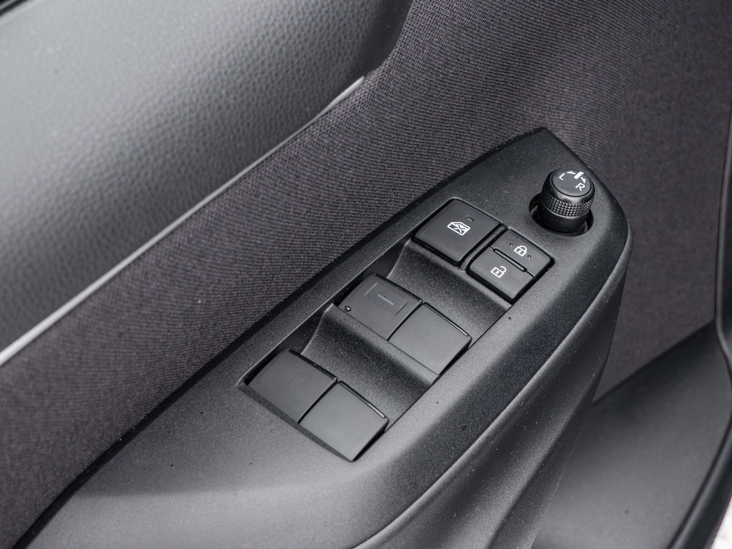 Fahrzeugansicht TOYOTA Yaris 1.5 Hybrid Teamplayer - Bild 29